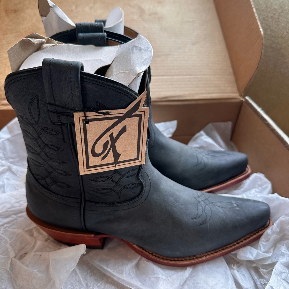 NWT still in the box. Husband bought the wrong size & missed the return window.